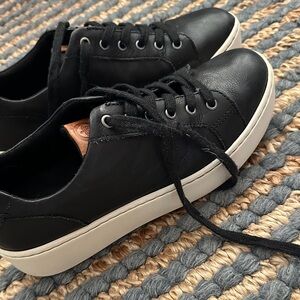 Born Women's Black Leather Low-Top Sneakers
